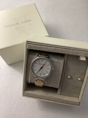 Michael Kors Pyper Two-Tone Stainless Bracelet Watch 32mm Gift Set